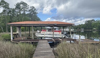458 Bayou Cir in Freeport, FL - Building Photo - Building Photo