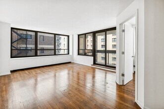 222 E Pearson St, Unit 1609 in Chicago, IL - Building Photo - Building Photo