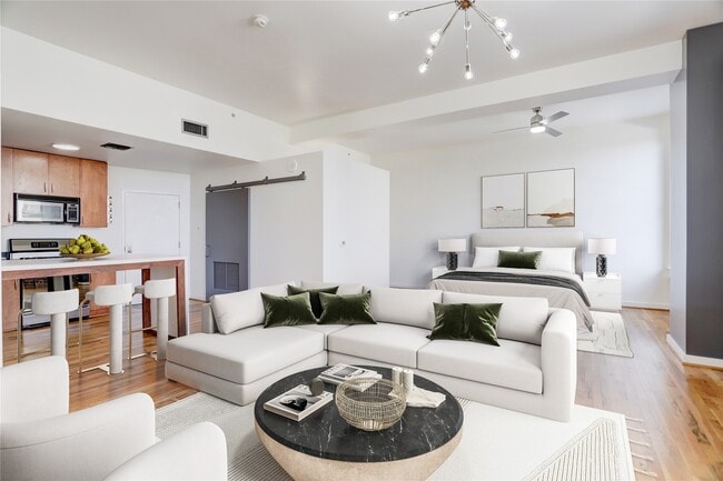property at 915 Franklin St