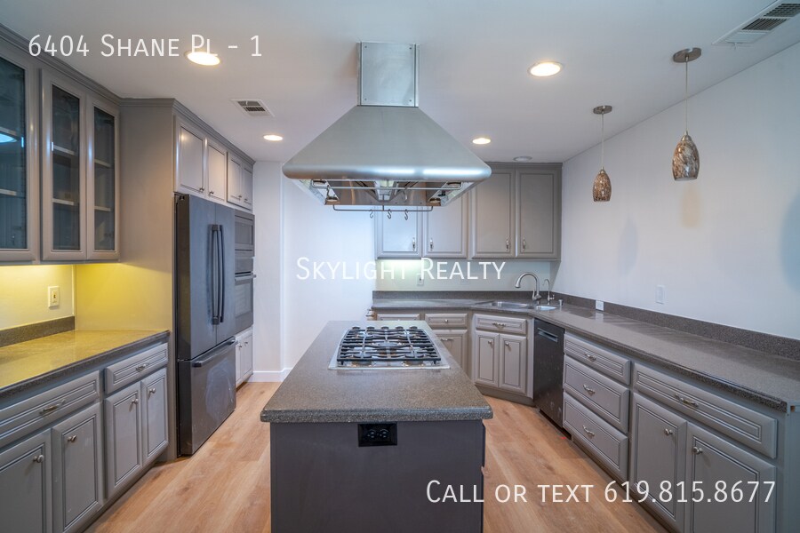 6404 Shane Pl in San Diego, CA - Building Photo