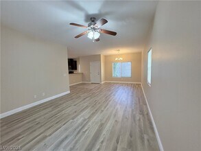 9560 Greensburg Ave in Las Vegas, NV - Building Photo - Building Photo