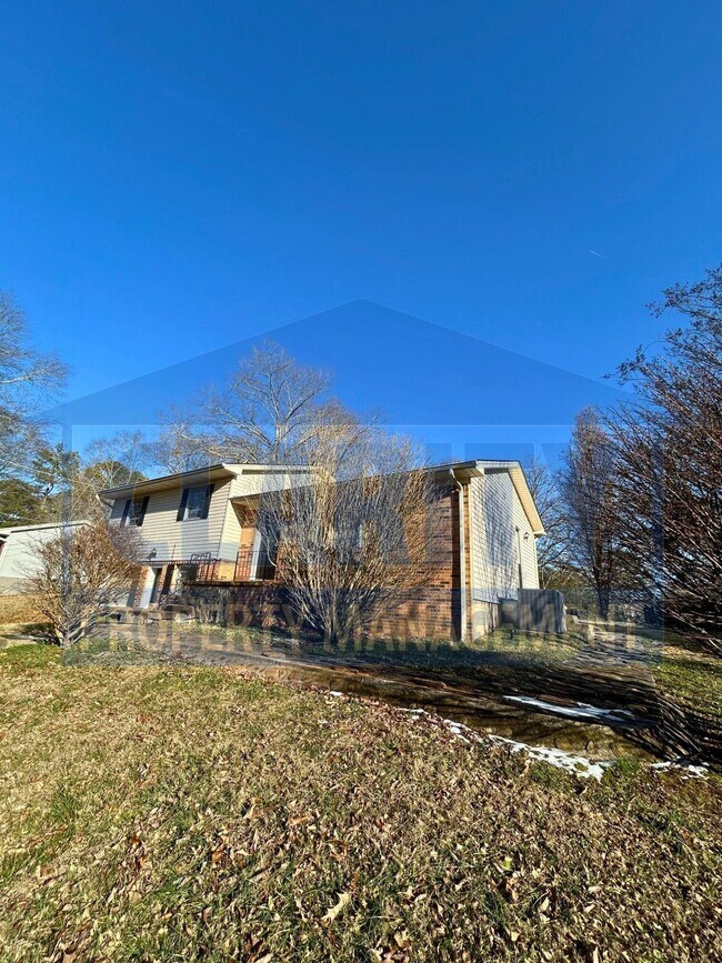 3775 SE Forest Dr in Cleveland, TN - Building Photo - Building Photo