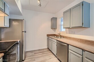 7255 W Sunset Rd, Unit 2021 in Las Vegas, NV - Building Photo - Building Photo
