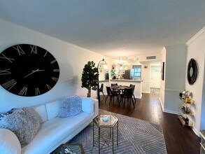 2907 NE 8th Ter, Unit 103 in Wilton Manors, FL - Building Photo - Building Photo