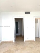 1408 Brickell Bay Dr in Miami, FL - Building Photo - Building Photo