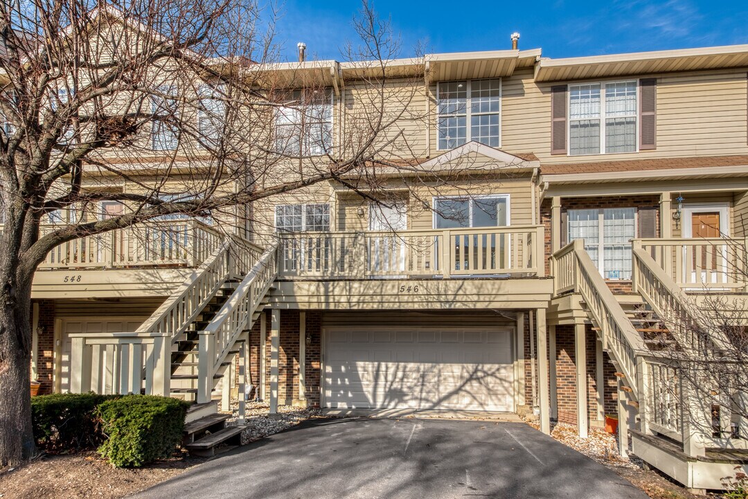 546 W Parkside Dr in Palatine, IL - Building Photo