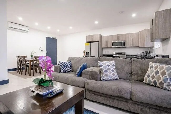 2200 N Interstate 35E in Carrollton, TX - Building Photo - Building Photo