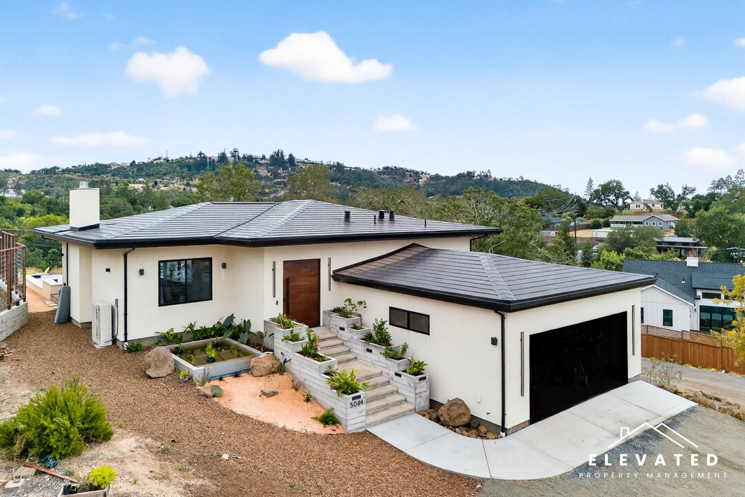 5044 Linda Ln in Santa Rosa, CA - Building Photo