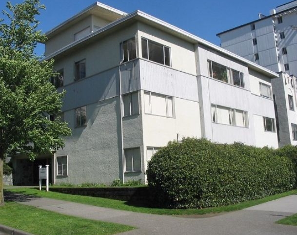 Henry Manor in Vancouver, BC - Building Photo - Building Photo