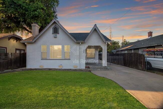 property at 325 E Mariposa Ave