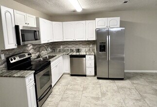606 Virginia Oak Ct in Fort Walton Beach, FL - Foto de edificio - Building Photo
