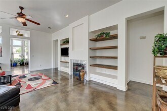 9244 Pitching Wedge Dr in Las Vegas, NV - Building Photo - Building Photo