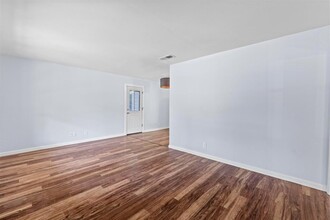 2204 Bristol Dr in Austin, TX - Building Photo - Building Photo