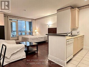 102-102 Bloor St W in Toronto, ON - Building Photo - Building Photo