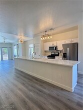 817 Peachy Canyon Cir in Las Vegas, NV - Building Photo - Building Photo