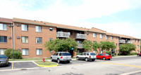 Beacon Cove Apartments in Palatine, IL - Foto de edificio - Building Photo