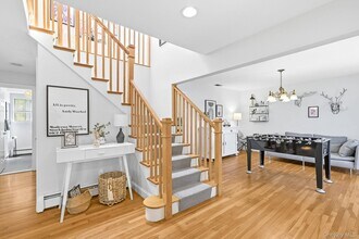 26 Devonshire Dr in White Plains, NY - Building Photo - Building Photo