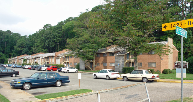 Deer Park Apartments in Newport News, VA - Building Photo - Building Photo