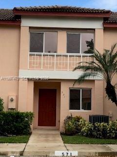 571 208th Cir in Pembroke Pines, FL - Building Photo - Building Photo