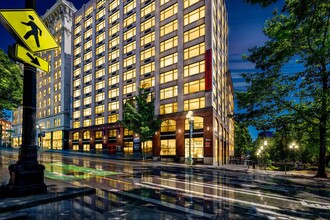Quintessa Apartments in Seattle, WA - Building Photo - Building Photo