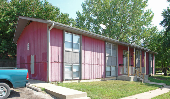 1339 SW Buchanan St in Topeka, KS - Foto de edificio - Building Photo