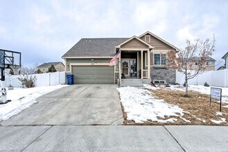 424 Juniper St in Johnstown, CO - Building Photo - Building Photo