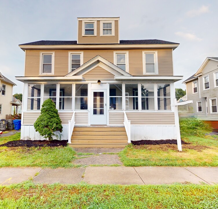 26 Bigelow Ave-Unit -Right Side in Enfield, CT - Building Photo