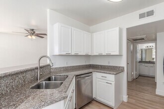 1295 N Ash St in Gilbert, AZ - Foto de edificio - Building Photo