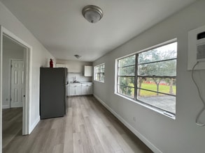 1225 E New Haven Ave in Melbourne, FL - Foto de edificio - Building Photo