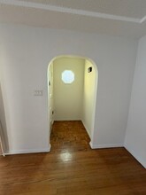 11021 S Hoover St in Los Angeles, CA - Foto de edificio - Building Photo