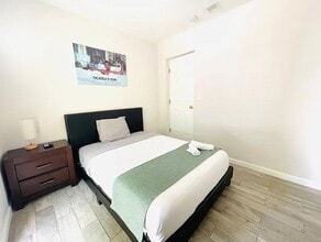 SUPER VILLAS in Hollywood, FL - Foto de edificio - Building Photo