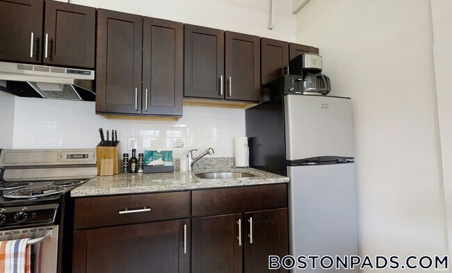 62 Boylston St, Unit 611 in Boston, MA - Building Photo - Building Photo