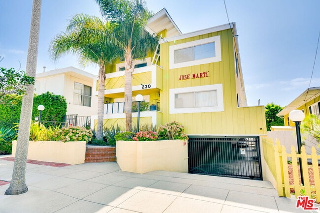 230 Bicknell Ave in Santa Monica, CA - Building Photo - Building Photo