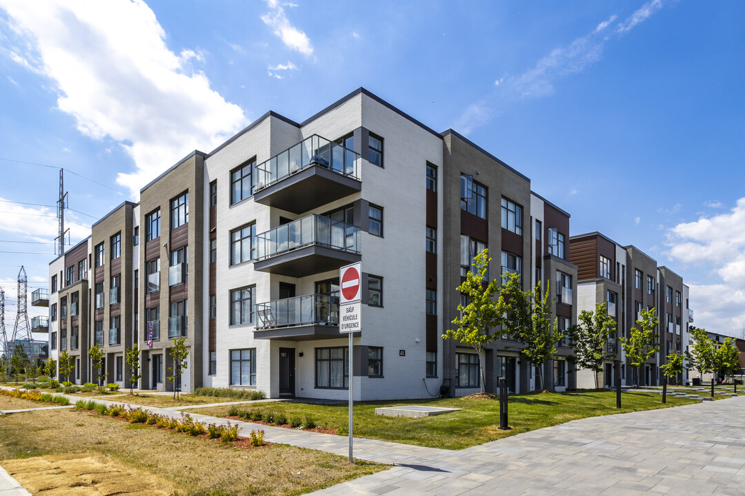 6400 De Chambery in Brossard, QC - Building Photo