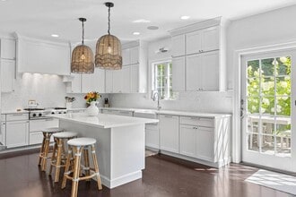 50 Narrow Ln in Southampton, NY - Building Photo - Building Photo