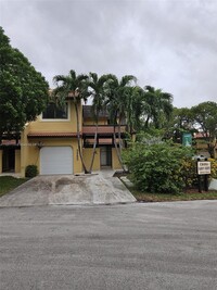 3985 Adra Ave in Doral, FL - Building Photo - Building Photo