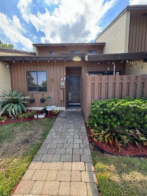4183 SW 87th Terrace in Cooper City, FL - Building Photo