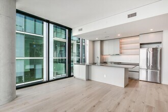 610 Davis St, Unit 2705 in Austin, TX - Building Photo - Building Photo