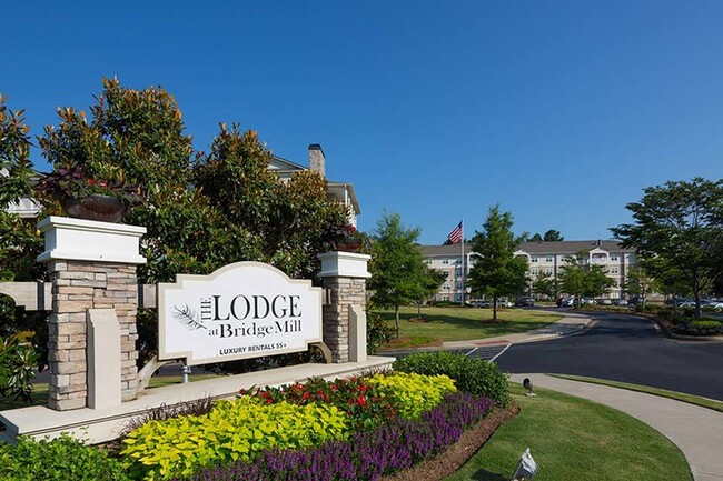 The Lodge at BridgeMill in Canton, GA - Foto de edificio - Building Photo