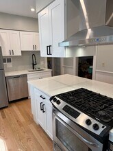 57 Hawthorne St, Unit 2 in Somerville, MA - Foto de edificio - Building Photo