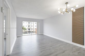 365 NE 125th St in North Miami, FL - Building Photo - Building Photo