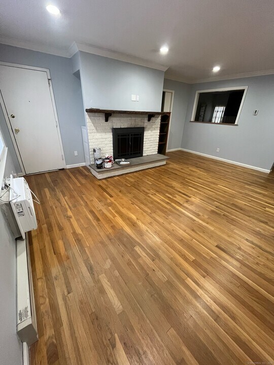 1307 Hope St in Stamford, CT - Building Photo