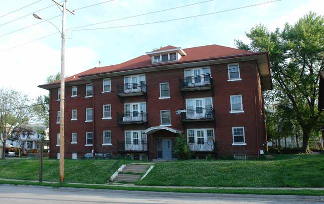 2968 Poppleton Ave in Omaha, NE - Foto de edificio - Building Photo