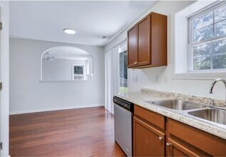 102 Fallon Ct in Apex, NC - Building Photo - Building Photo