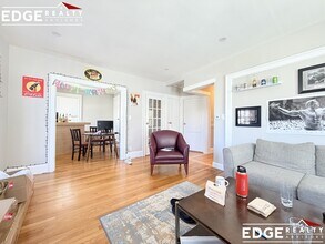 66 Hunnewell Ave in Boston, MA - Foto de edificio - Building Photo