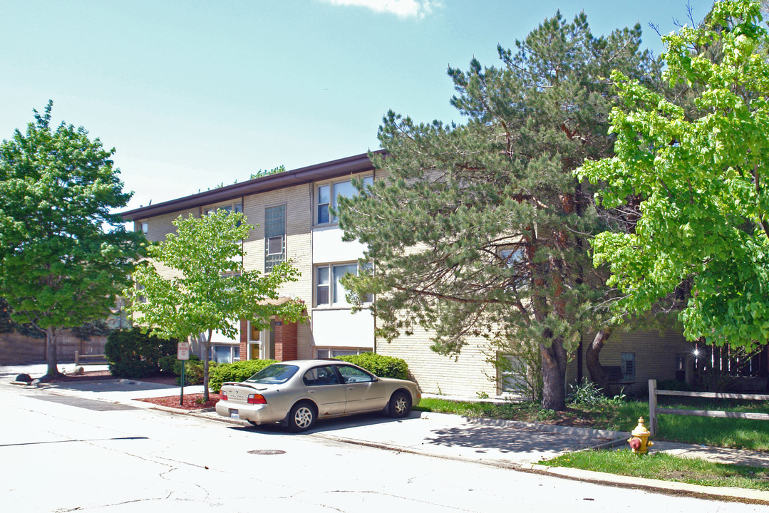 1600 N 1st Ave in Melrose Park, IL - Foto de edificio