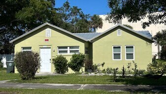 308 S 8th St in Fort Pierce, FL - Building Photo