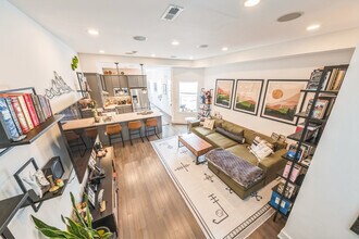 3453 Holmead Pl NW in Washington, DC - Foto de edificio - Building Photo