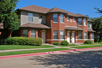 Frankford Townhomes in Dallas, TX - Building Photo - Building Photo