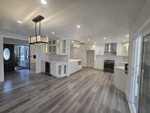 16666 Mt Acoma Cir in Fountain Valley, CA - Foto de edificio - Building Photo
